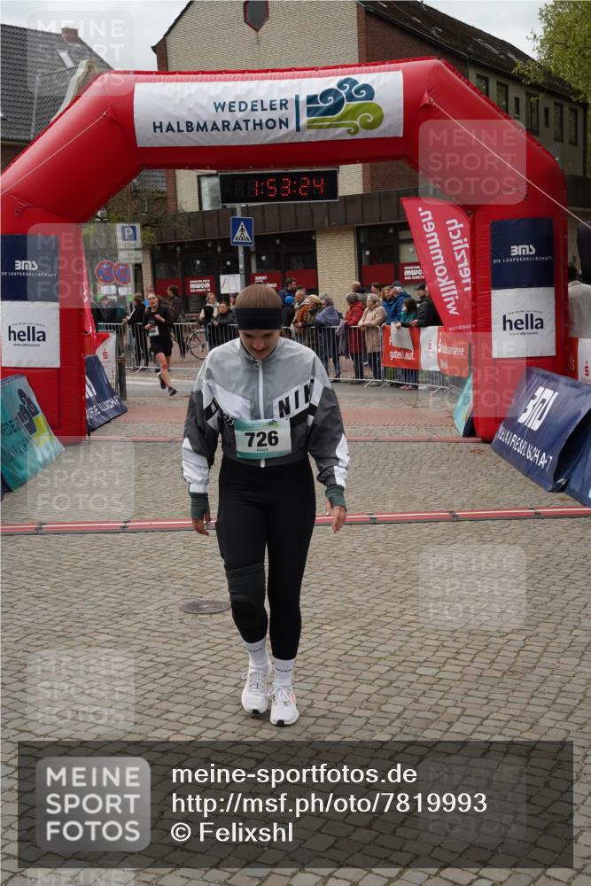 04.05.2025 - 8. Wedeler Halbmarathon Felixshl http://msf.ph/oto/7819993 04.05.2025 11:53:22 Ziel 398, 726 meine-sportfotos.de