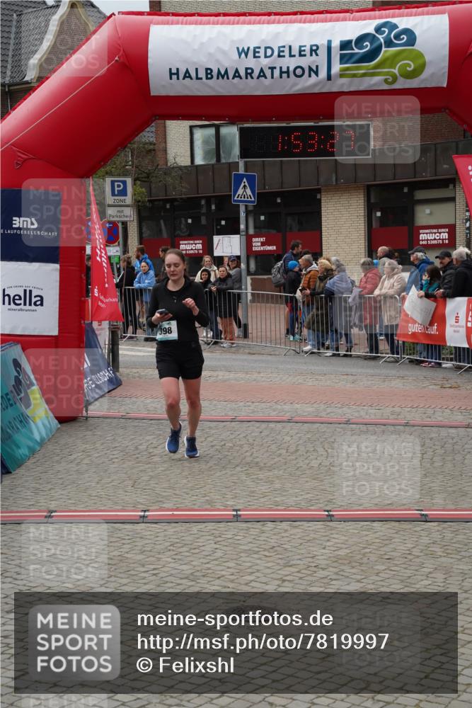 04.05.2025 - 8. Wedeler Halbmarathon Felixshl http://msf.ph/oto/7819997 04.05.2025 11:53:25 Ziel 398, 726 meine-sportfotos.de