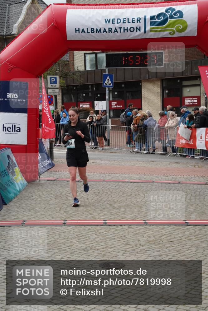 04.05.2025 - 8. Wedeler Halbmarathon Felixshl http://msf.ph/oto/7819998 04.05.2025 11:53:25 Ziel 398, 726 meine-sportfotos.de