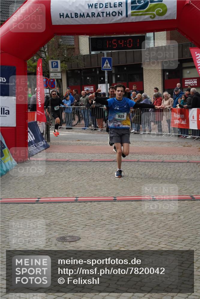 04.05.2025 - 8. Wedeler Halbmarathon Felixshl http://msf.ph/oto/7820042 04.05.2025 11:53:58 Ziel 222, 467, 786, 925 meine-sportfotos.de