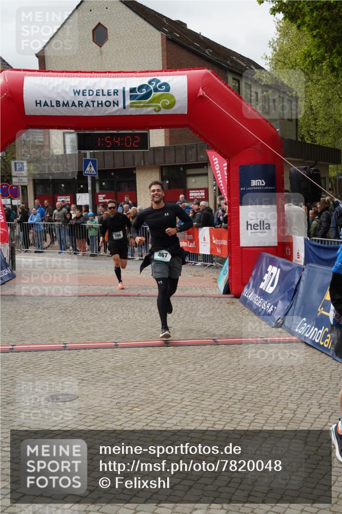 04.05.2025 - 8. Wedeler Halbmarathon Felixshl http://msf.ph/oto/7820048 04.05.2025 11:54:00 Ziel 222, 467, 786, 925 meine-sportfotos.de