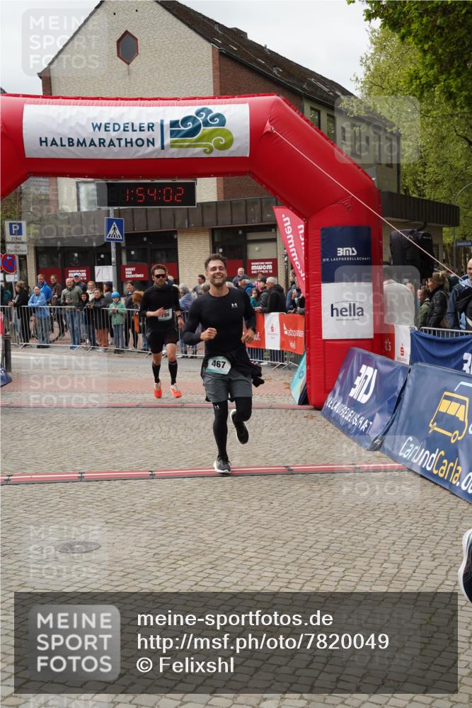 04.05.2025 - 8. Wedeler Halbmarathon Felixshl http://msf.ph/oto/7820049 04.05.2025 11:54:00 Ziel 222, 467, 786, 925 meine-sportfotos.de