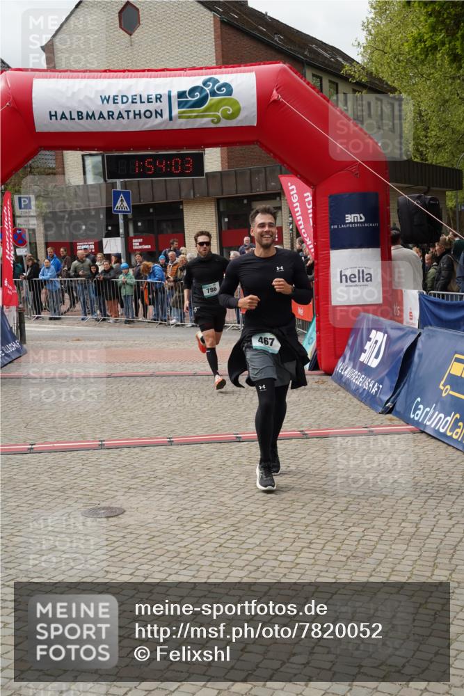 04.05.2025 - 8. Wedeler Halbmarathon Felixshl http://msf.ph/oto/7820052 04.05.2025 11:54:01 Ziel 467, 786, 925 meine-sportfotos.de
