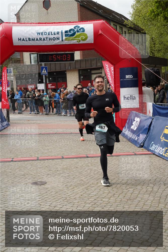 04.05.2025 - 8. Wedeler Halbmarathon Felixshl http://msf.ph/oto/7820053 04.05.2025 11:54:01 Ziel 467, 786, 925 meine-sportfotos.de