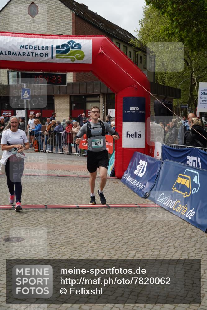 04.05.2025 - 8. Wedeler Halbmarathon Felixshl http://msf.ph/oto/7820062 04.05.2025 11:54:21 Ziel 360, 577, 1013 meine-sportfotos.de