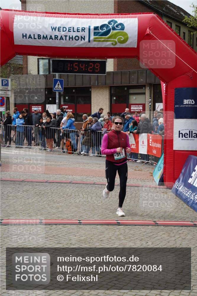 04.05.2025 - 8. Wedeler Halbmarathon Felixshl http://msf.ph/oto/7820084 04.05.2025 11:54:27 Ziel 317, 1013 meine-sportfotos.de