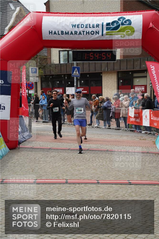 04.05.2025 - 8. Wedeler Halbmarathon Felixshl http://msf.ph/oto/7820115 04.05.2025 11:54:52 Ziel 248, 719, 720 meine-sportfotos.de