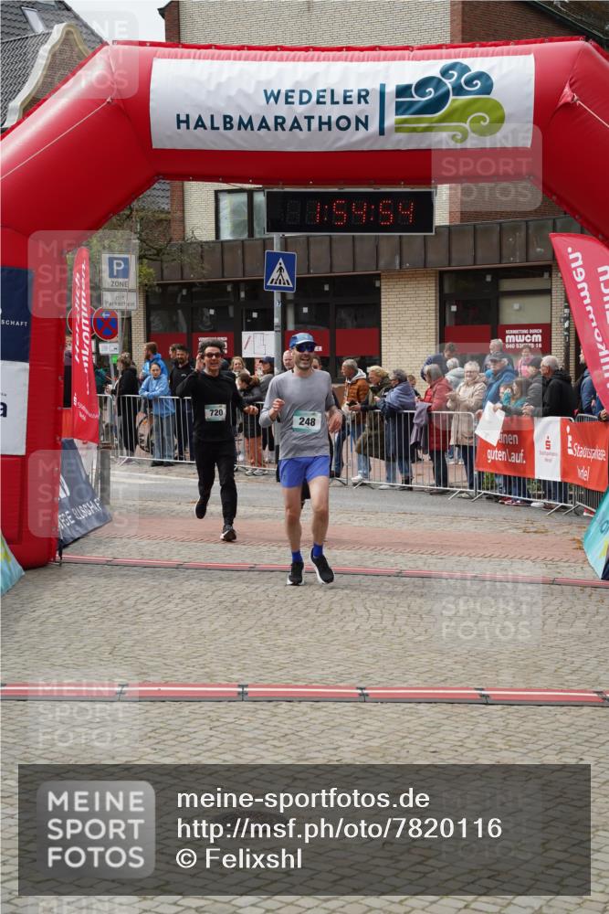 04.05.2025 - 8. Wedeler Halbmarathon Felixshl http://msf.ph/oto/7820116 04.05.2025 11:54:52 Ziel 248, 719, 720 meine-sportfotos.de