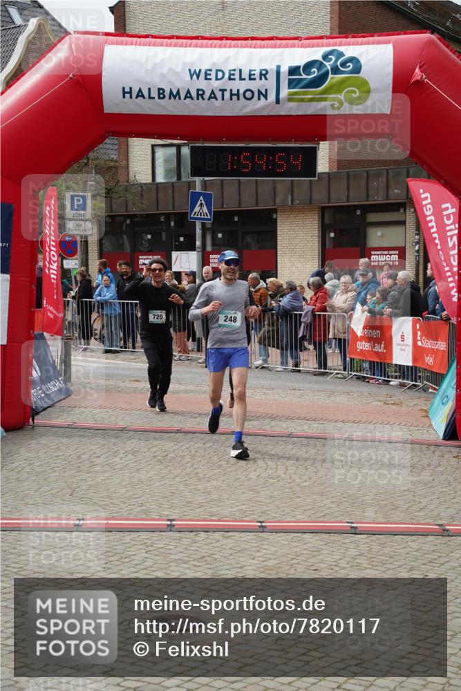 04.05.2025 - 8. Wedeler Halbmarathon Felixshl http://msf.ph/oto/7820117 04.05.2025 11:54:52 Ziel 248, 719, 720 meine-sportfotos.de