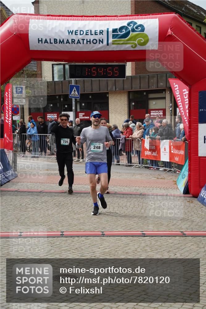 04.05.2025 - 8. Wedeler Halbmarathon Felixshl http://msf.ph/oto/7820120 04.05.2025 11:54:53 Ziel 248, 719, 720 meine-sportfotos.de