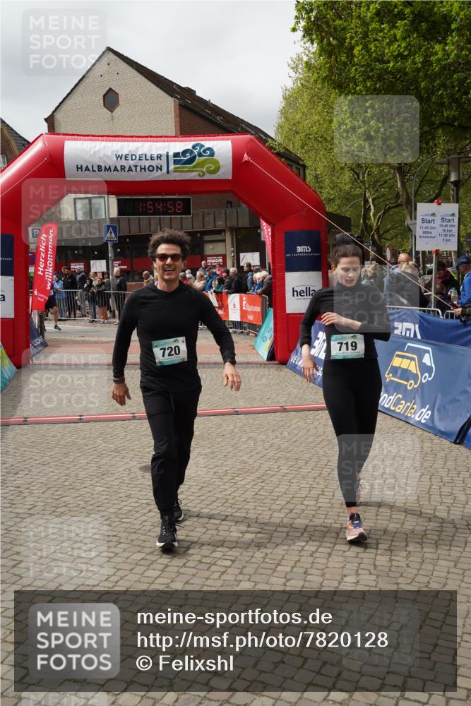 04.05.2025 - 8. Wedeler Halbmarathon Felixshl http://msf.ph/oto/7820128 04.05.2025 11:54:56 Ziel 240, 248, 429, 719, 720 meine-sportfotos.de