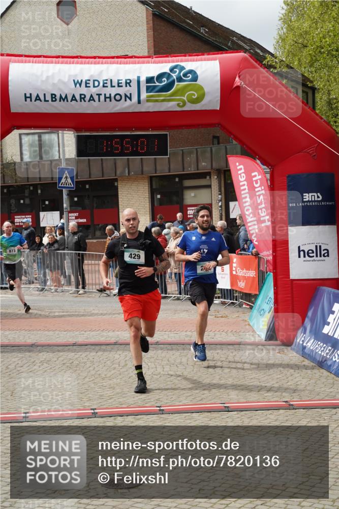 04.05.2025 - 8. Wedeler Halbmarathon Felixshl http://msf.ph/oto/7820136 04.05.2025 11:54:59 Ziel 240, 429, 719, 720, 873 meine-sportfotos.de
