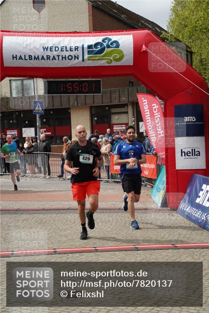 04.05.2025 - 8. Wedeler Halbmarathon Felixshl http://msf.ph/oto/7820137 04.05.2025 11:54:59 Ziel 240, 429, 719, 720, 873 meine-sportfotos.de