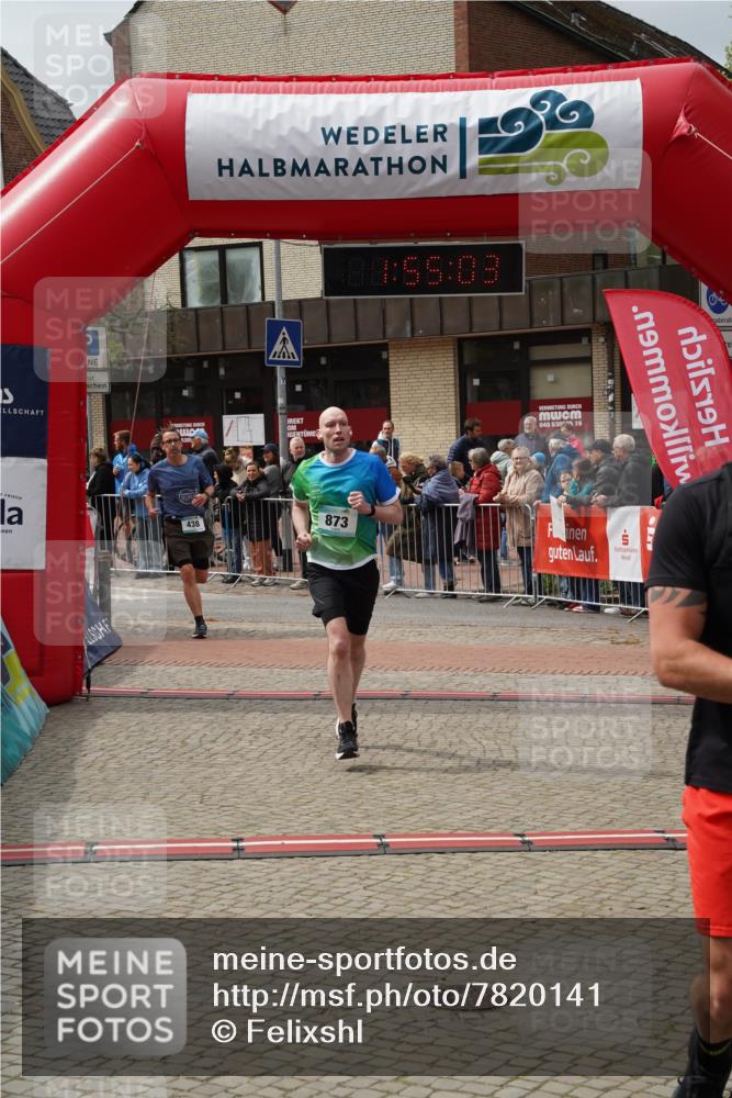 04.05.2025 - 8. Wedeler Halbmarathon Felixshl http://msf.ph/oto/7820141 04.05.2025 11:55:01 Ziel 240, 429, 438, 873 meine-sportfotos.de