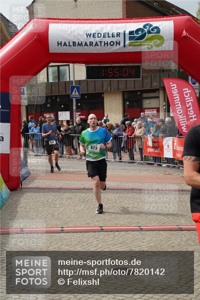 04.05.2025 - 8. Wedeler Halbmarathon Felixshl http://msf.ph/oto/7820142 04.05.2025 11:55:01 Ziel 240, 429, 438, 873 meine-sportfotos.de