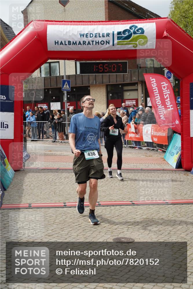 04.05.2025 - 8. Wedeler Halbmarathon Felixshl http://msf.ph/oto/7820152 04.05.2025 11:55:05 Ziel 240, 381, 429, 438, 842, 873 meine-sportfotos.de