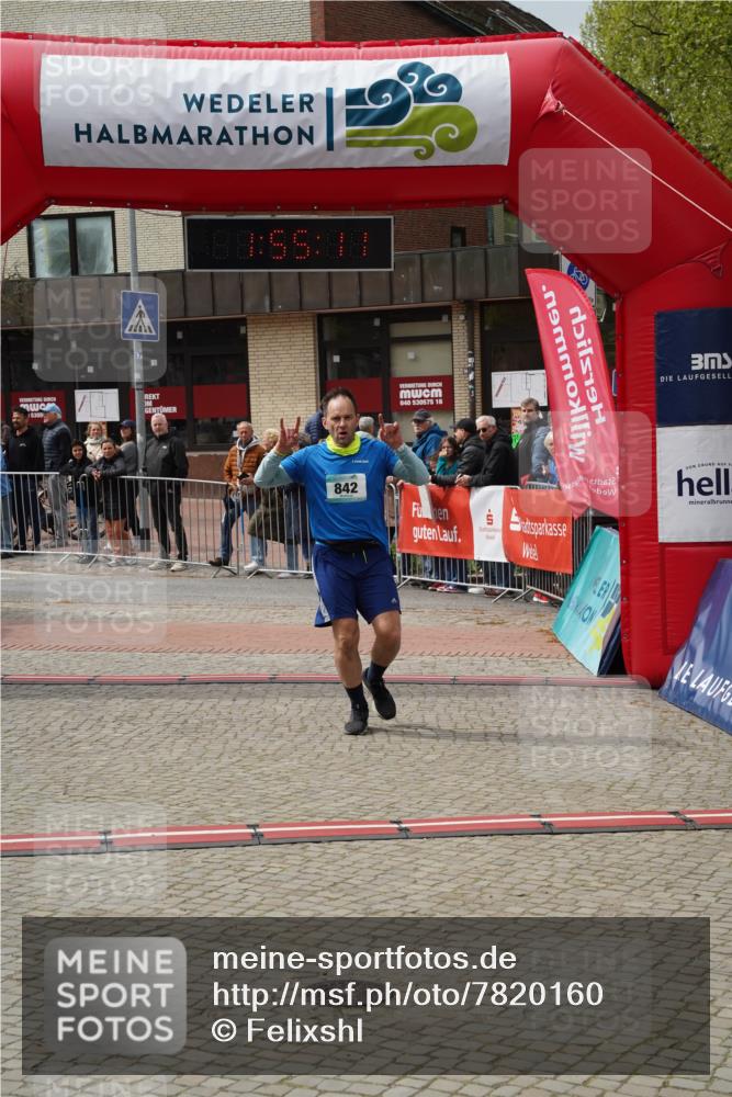 04.05.2025 - 8. Wedeler Halbmarathon Felixshl http://msf.ph/oto/7820160 04.05.2025 11:55:09 Ziel 381, 438, 842 meine-sportfotos.de