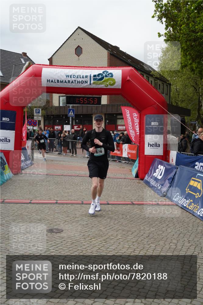 04.05.2025 - 8. Wedeler Halbmarathon Felixshl http://msf.ph/oto/7820188 04.05.2025 11:55:51 Ziel 1, 676 meine-sportfotos.de