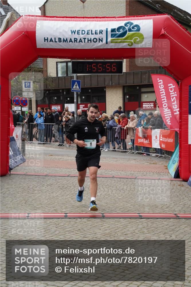 04.05.2025 - 8. Wedeler Halbmarathon Felixshl http://msf.ph/oto/7820197 04.05.2025 11:55:53 Ziel 1, 676 meine-sportfotos.de