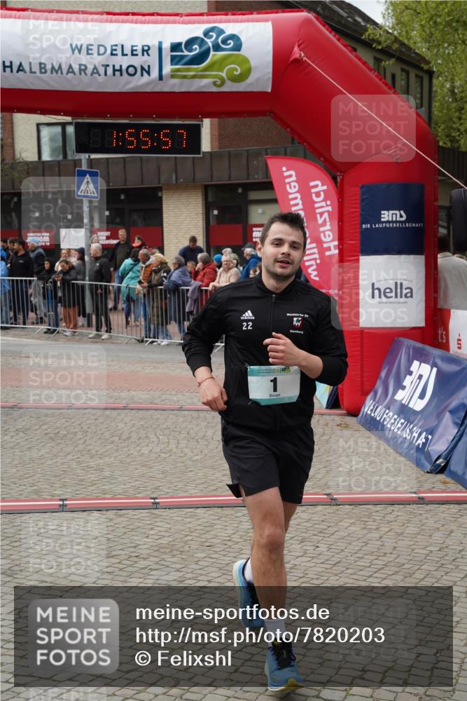 04.05.2025 - 8. Wedeler Halbmarathon Felixshl http://msf.ph/oto/7820203 04.05.2025 11:55:54 Ziel 1, 676 meine-sportfotos.de