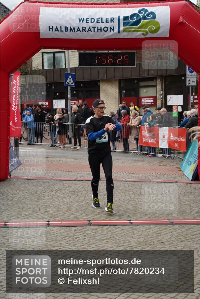 04.05.2025 - 8. Wedeler Halbmarathon Felixshl http://msf.ph/oto/7820234 04.05.2025 11:56:22 Ziel 989, 1149 meine-sportfotos.de