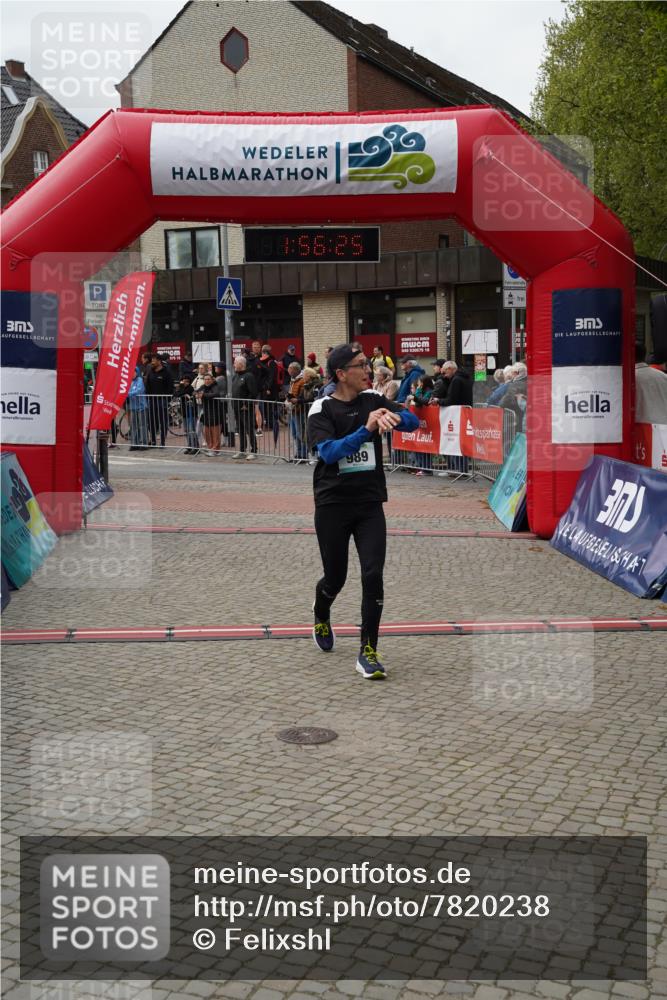 04.05.2025 - 8. Wedeler Halbmarathon Felixshl http://msf.ph/oto/7820238 04.05.2025 11:56:23 Ziel 989, 1149 meine-sportfotos.de