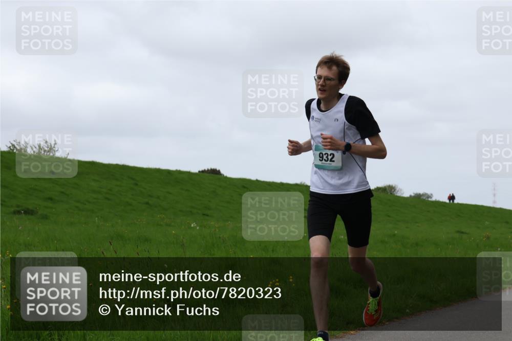 04.05.2025 - 8. Wedeler Halbmarathon Yannick Fuchs http://msf.ph/oto/7820323 04.05.2025 11:07:53 Laufen 932 meine-sportfotos.de
