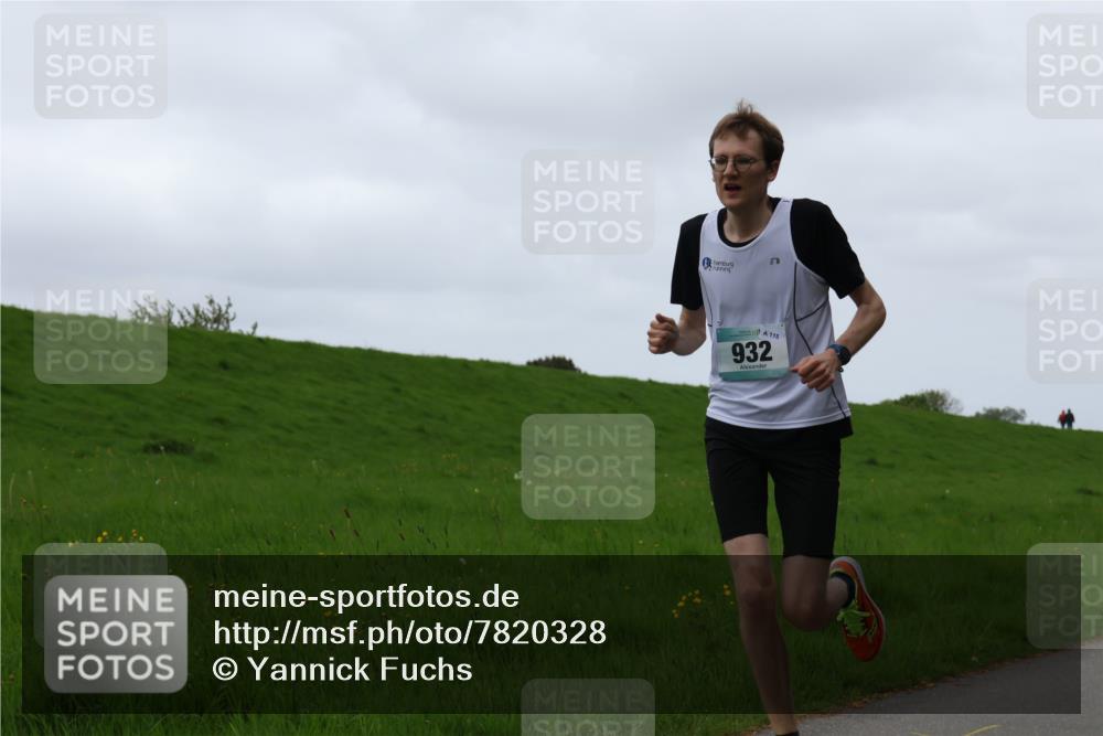 04.05.2025 - 8. Wedeler Halbmarathon Yannick Fuchs http://msf.ph/oto/7820328 04.05.2025 11:07:53 Laufen 115, 932 meine-sportfotos.de