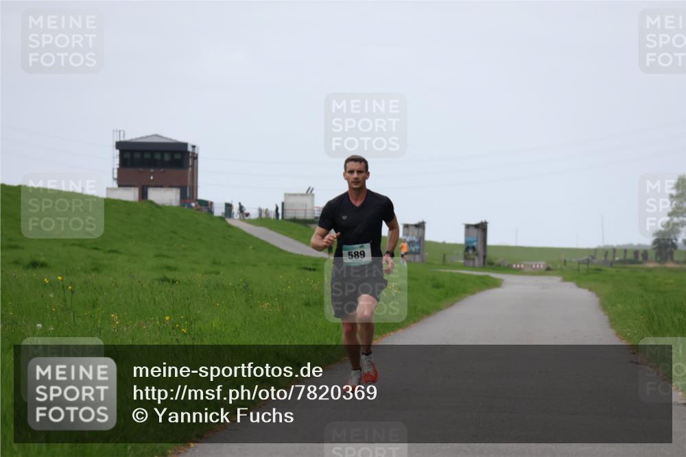 04.05.2025 - 8. Wedeler Halbmarathon Yannick Fuchs http://msf.ph/oto/7820369 04.05.2025 11:08:13 Laufen 589 meine-sportfotos.de