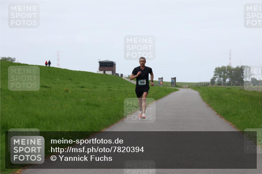04.05.2025 - 8. Wedeler Halbmarathon Yannick Fuchs http://msf.ph/oto/7820394 04.05.2025 11:08:14 Laufen 589 meine-sportfotos.de