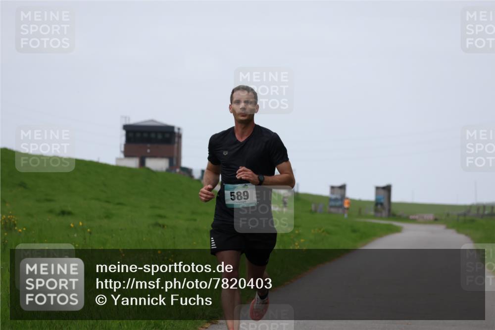 04.05.2025 - 8. Wedeler Halbmarathon Yannick Fuchs http://msf.ph/oto/7820403 04.05.2025 11:08:15 Laufen 589 meine-sportfotos.de