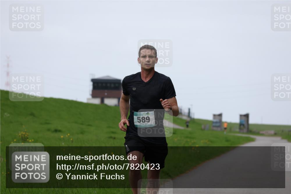 04.05.2025 - 8. Wedeler Halbmarathon Yannick Fuchs http://msf.ph/oto/7820423 04.05.2025 11:08:16 Laufen 589 meine-sportfotos.de