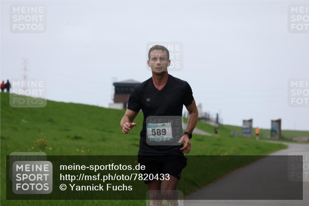 04.05.2025 - 8. Wedeler Halbmarathon Yannick Fuchs http://msf.ph/oto/7820433 04.05.2025 11:08:16 Laufen 589 meine-sportfotos.de