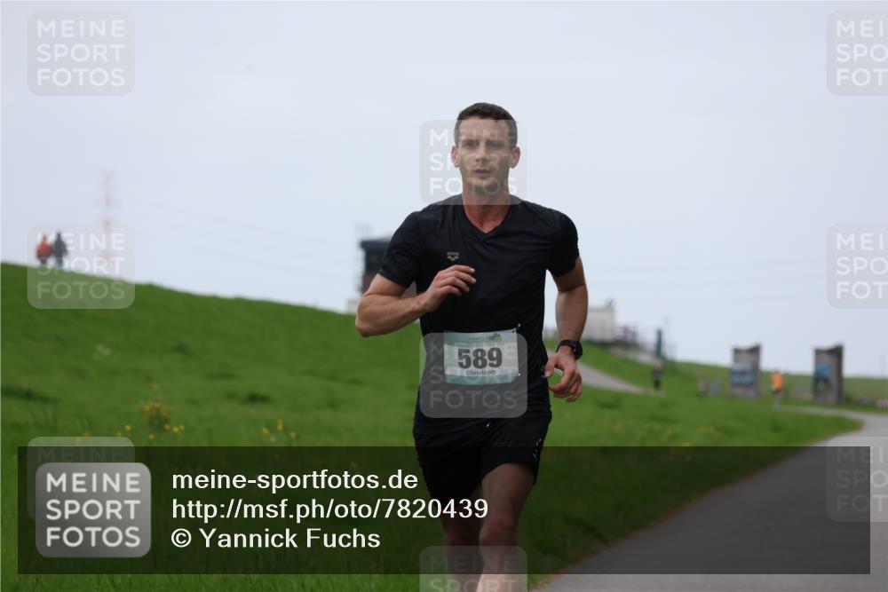 04.05.2025 - 8. Wedeler Halbmarathon Yannick Fuchs http://msf.ph/oto/7820439 04.05.2025 11:08:16 Laufen 589 meine-sportfotos.de