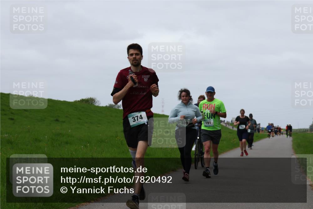 04.05.2025 - 8. Wedeler Halbmarathon Yannick Fuchs http://msf.ph/oto/7820492 04.05.2025 11:27:34 Laufen 30, 10, 374, 389, 191 meine-sportfotos.de