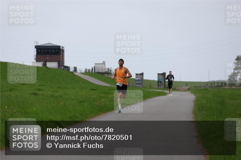 04.05.2025 - 8. Wedeler Halbmarathon Yannick Fuchs http://msf.ph/oto/7820501 04.05.2025 11:09:00 Laufen 1184 meine-sportfotos.de