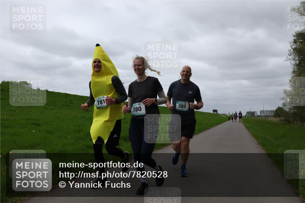 04.05.2025 - 8. Wedeler Halbmarathon Yannick Fuchs http://msf.ph/oto/7820528 04.05.2025 12:04:45 Laufen 781, 780, 282 meine-sportfotos.de