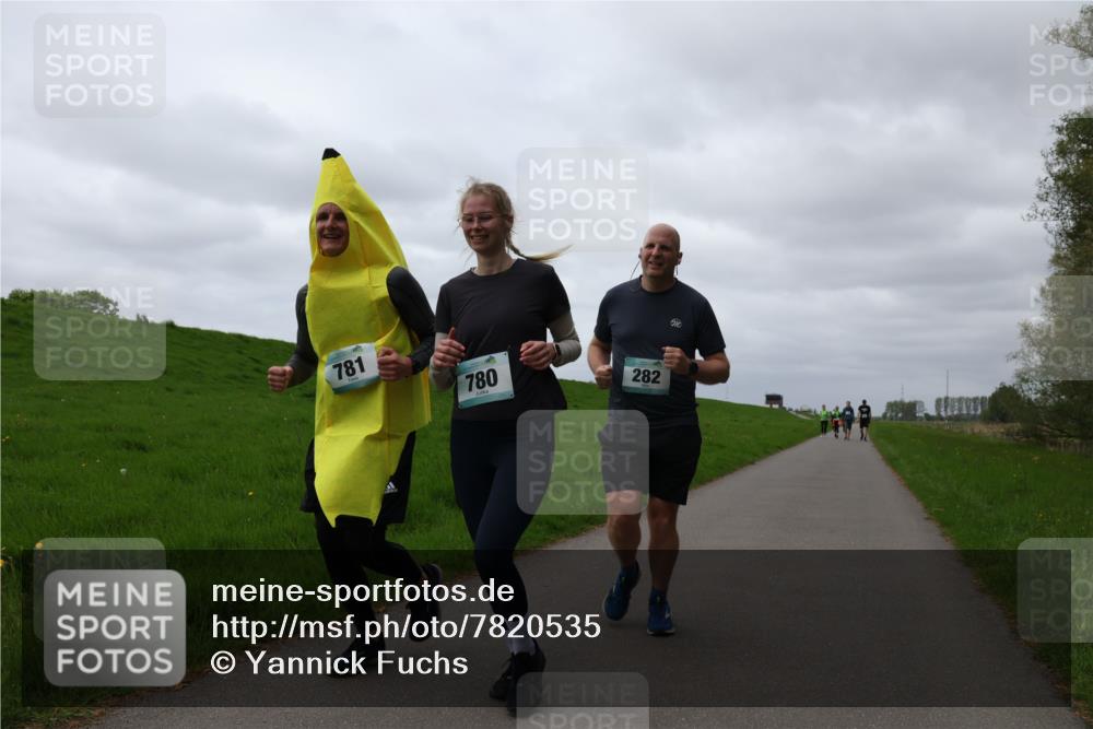 04.05.2025 - 8. Wedeler Halbmarathon Yannick Fuchs http://msf.ph/oto/7820535 04.05.2025 12:04:45 Laufen 781, 780, 282 meine-sportfotos.de