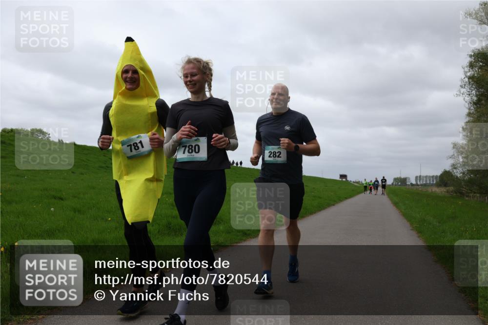 04.05.2025 - 8. Wedeler Halbmarathon Yannick Fuchs http://msf.ph/oto/7820544 04.05.2025 12:04:45 Laufen 781, 780, 282 meine-sportfotos.de