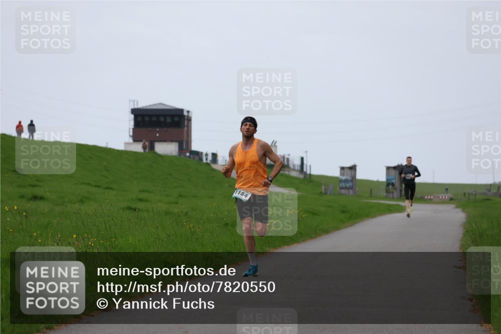 04.05.2025 - 8. Wedeler Halbmarathon Yannick Fuchs http://msf.ph/oto/7820550 04.05.2025 11:09:03 Laufen 1184 meine-sportfotos.de