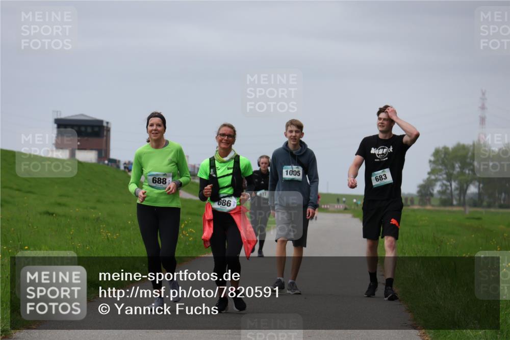 04.05.2025 - 8. Wedeler Halbmarathon Yannick Fuchs http://msf.ph/oto/7820591 04.05.2025 12:04:53 Laufen 688, 1005, 683, 686 meine-sportfotos.de