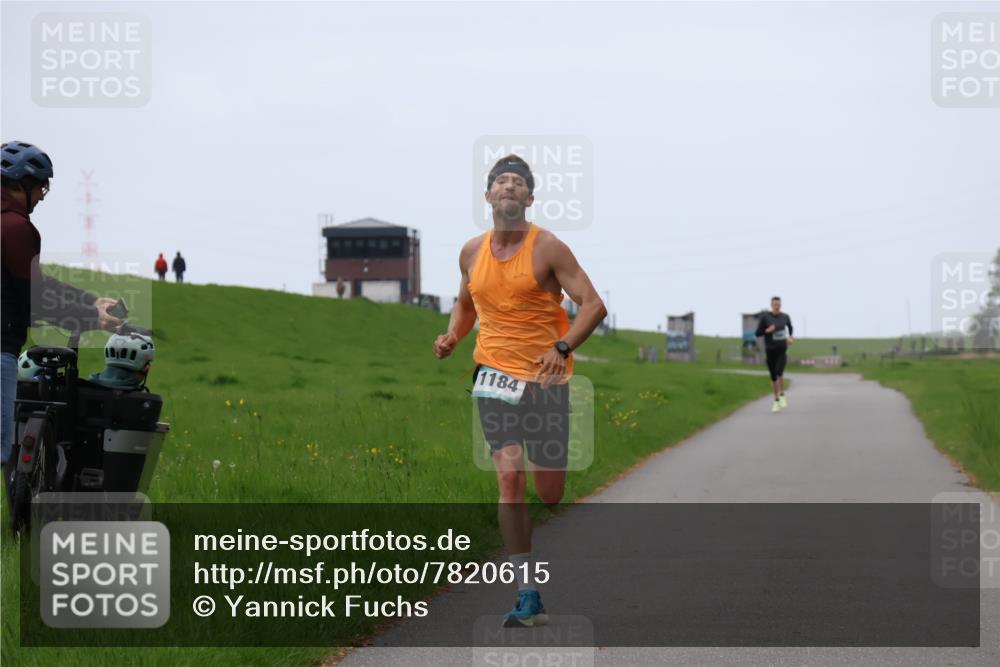 04.05.2025 - 8. Wedeler Halbmarathon Yannick Fuchs http://msf.ph/oto/7820615 04.05.2025 11:09:06 Laufen 1184 meine-sportfotos.de