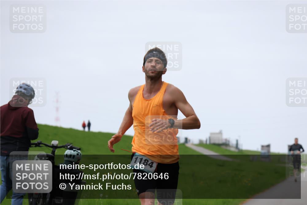 04.05.2025 - 8. Wedeler Halbmarathon Yannick Fuchs http://msf.ph/oto/7820646 04.05.2025 11:09:08 Laufen 1184 meine-sportfotos.de