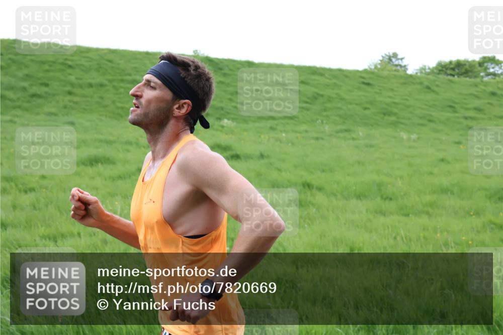 04.05.2025 - 8. Wedeler Halbmarathon Yannick Fuchs http://msf.ph/oto/7820669 04.05.2025 11:09:11 Laufen  meine-sportfotos.de