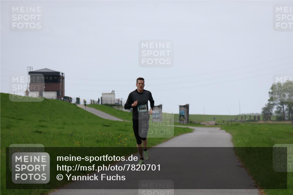 04.05.2025 - 8. Wedeler Halbmarathon Yannick Fuchs http://msf.ph/oto/7820701 04.05.2025 11:09:17 Laufen 1095 meine-sportfotos.de