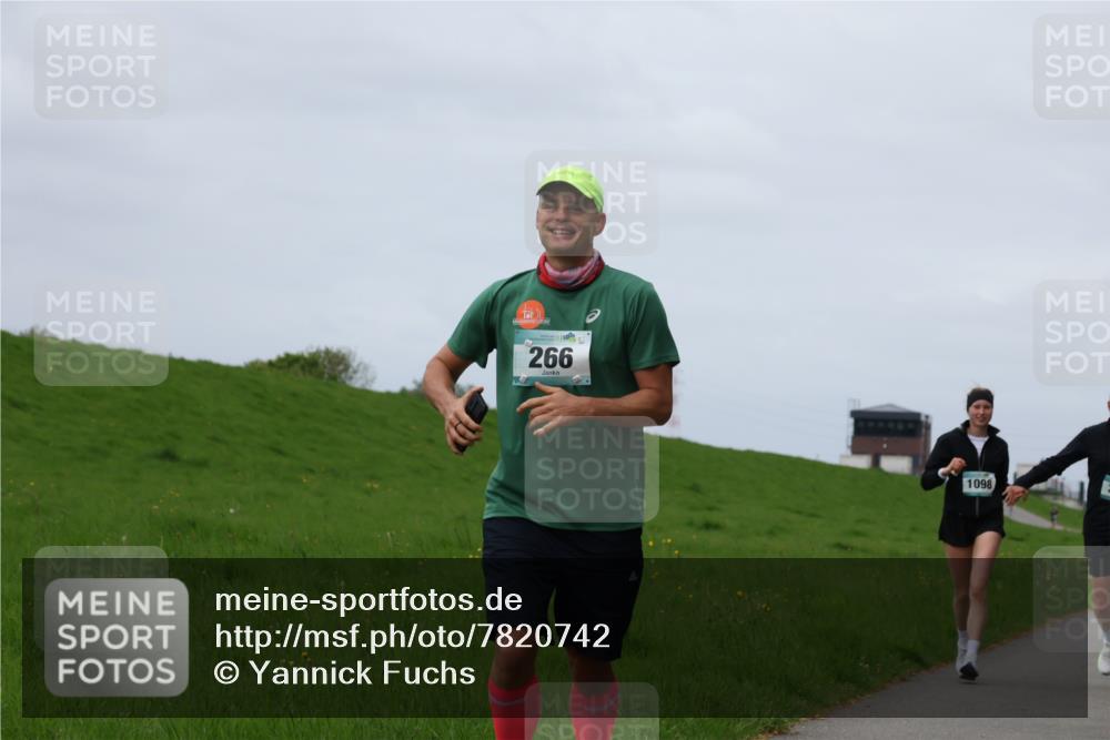 04.05.2025 - 8. Wedeler Halbmarathon Yannick Fuchs http://msf.ph/oto/7820742 04.05.2025 11:50:58 Laufen 266, 1098 meine-sportfotos.de