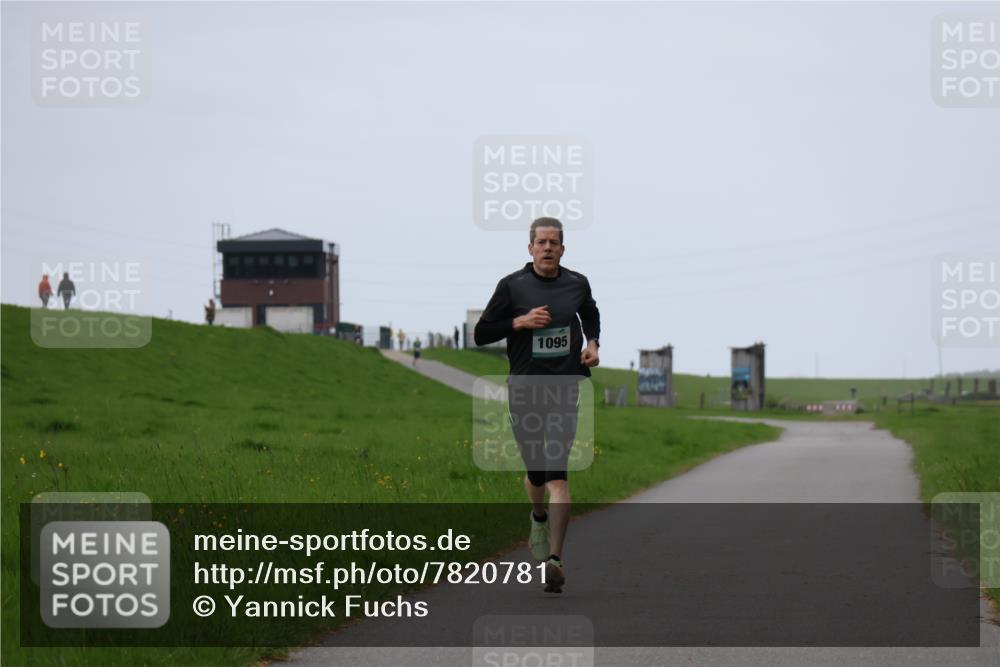 04.05.2025 - 8. Wedeler Halbmarathon Yannick Fuchs http://msf.ph/oto/7820781 04.05.2025 11:09:19 Laufen 1095 meine-sportfotos.de