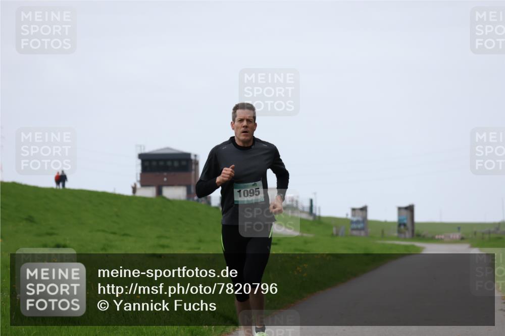 04.05.2025 - 8. Wedeler Halbmarathon Yannick Fuchs http://msf.ph/oto/7820796 04.05.2025 11:09:21 Laufen 1095 meine-sportfotos.de