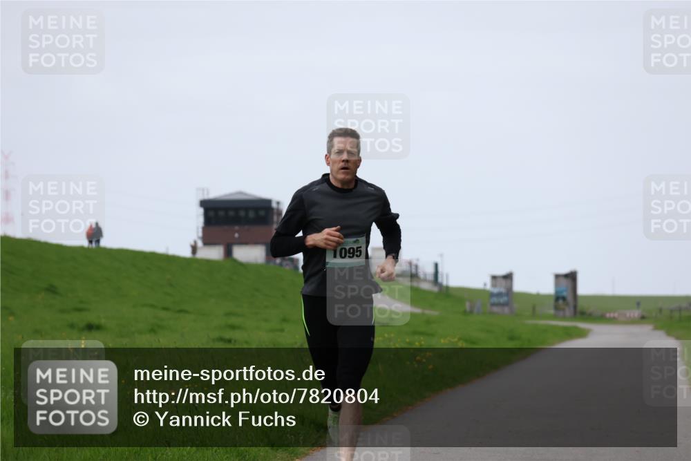 04.05.2025 - 8. Wedeler Halbmarathon Yannick Fuchs http://msf.ph/oto/7820804 04.05.2025 11:09:21 Laufen 1095 meine-sportfotos.de