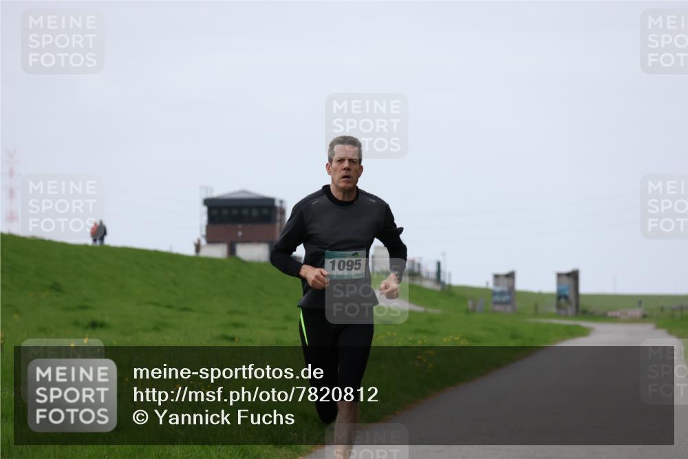 04.05.2025 - 8. Wedeler Halbmarathon Yannick Fuchs http://msf.ph/oto/7820812 04.05.2025 11:09:21 Laufen 1095 meine-sportfotos.de